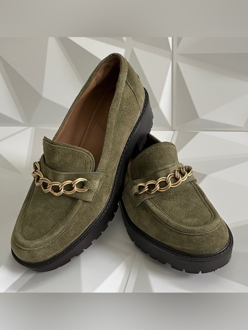 Sam Edelman Taelor Lug Loafer Olive Suede with Gold Chain Size:7.5 (MSRP$160)